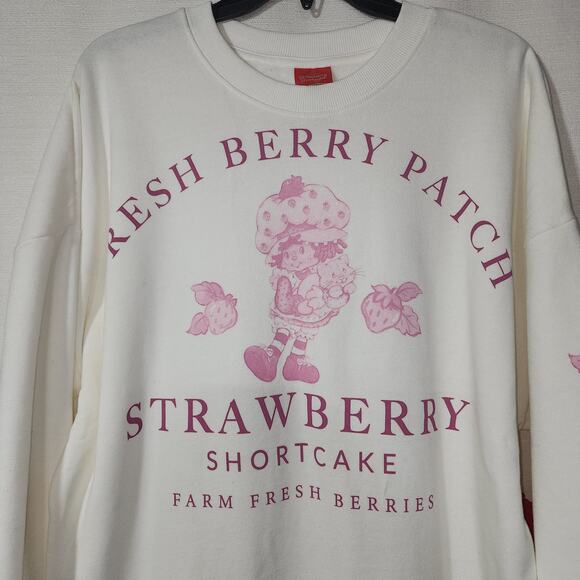 Strawberry shortcake ''Fresh berry patch'' sweatshirt women's size medium - Picture 2 of 6